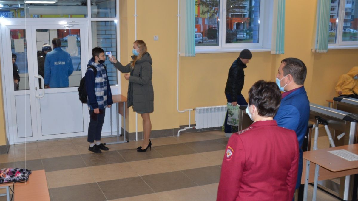 Алтайский Роспотребнадзор начал проверять "антиковидные" меры в школах 