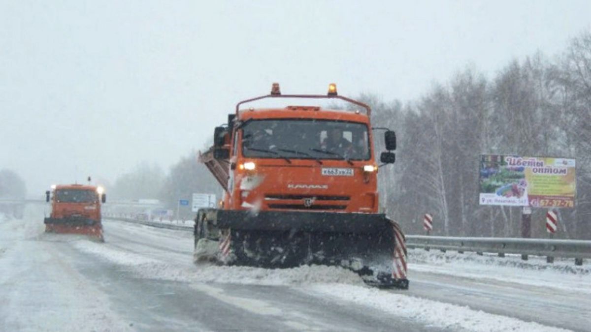 Около тысячи машин подготовили для очистки трасс от снега в Алтайском крае