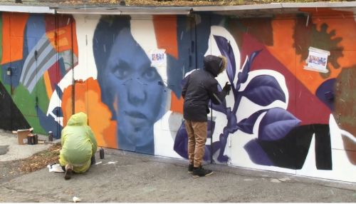 Сочные граффити на гаражах: новый арт-объект появился в Барнауле