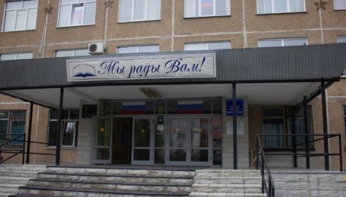 Барнаульская школа № 50 ушла на каникулы раньше положенного срока из-за ковида