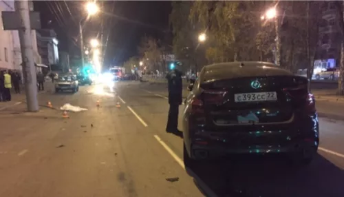 В Барнауле на аукционе продают разбитый BMW гонщика Руденко