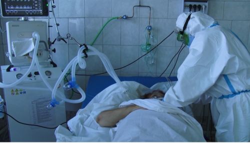 Работаем в диком режиме: что происходит в ковидном госпитале Новоалтайска