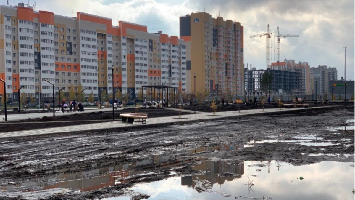 Не сесть в лужу: есть или нет "озеро" у нового сквера в Барнауле