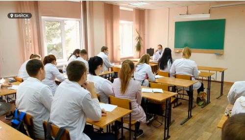 Студенты бийского медколлежда рассказали о работе в ковидном госпитале