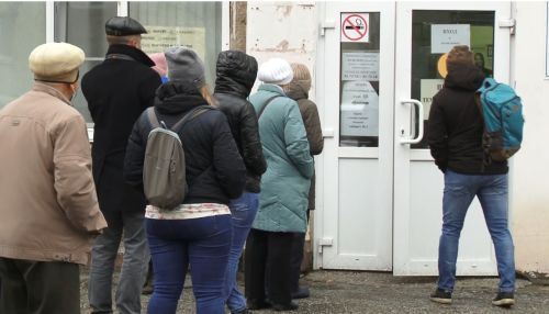 Барнаульцы не могут оформить больничные и найти нужные лекарства