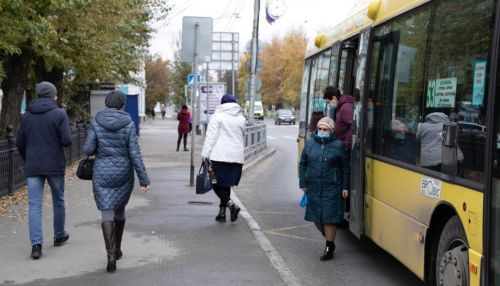 Житель Бийска с матом и кулаками выгнал из автобуса нетрезвого пассажира