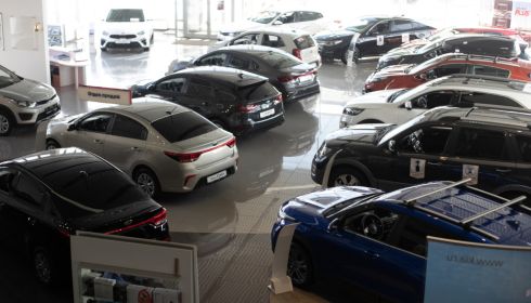 Ажиотаж: в автосалонах Барнаула смели все новые и подержанные автомобили