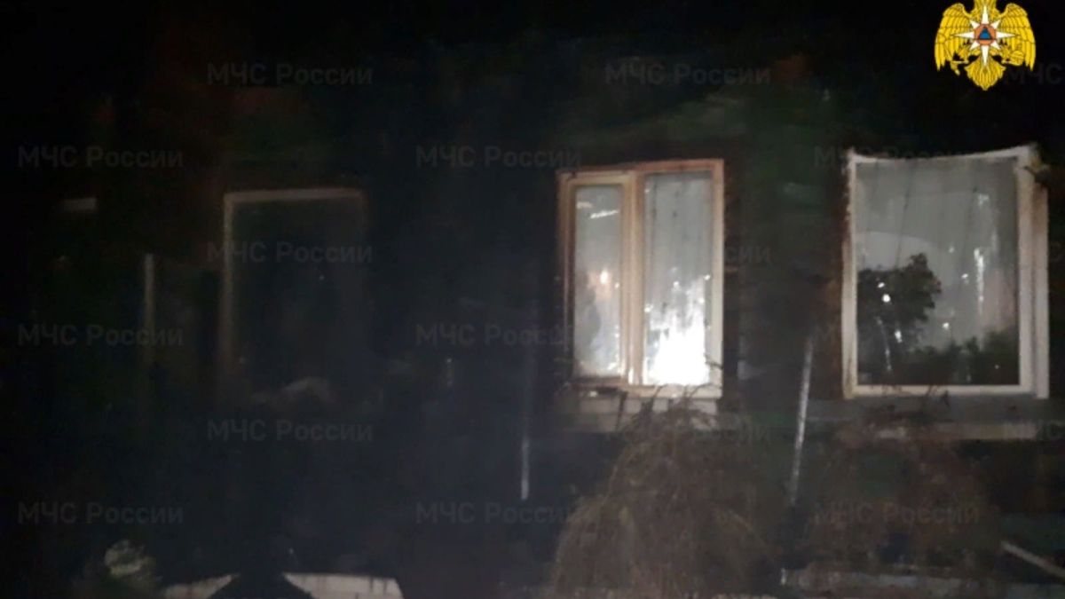 Сильный пожар случился прошедшей ночью в Барнауле 