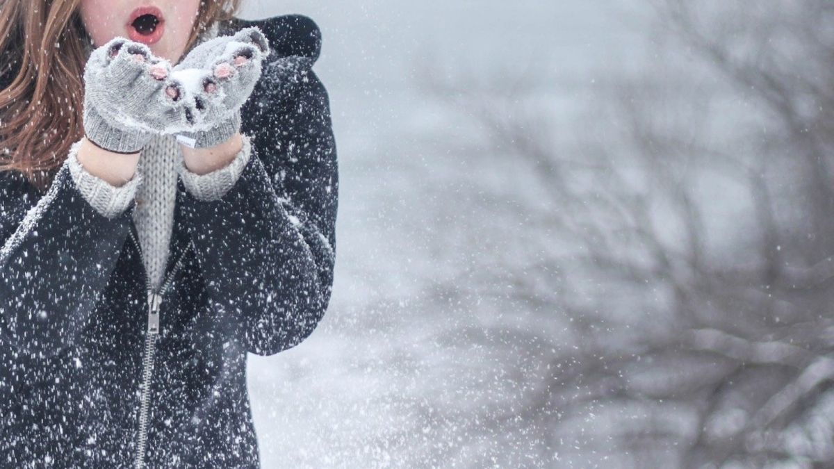 Не чешите нос: помогут ли зимние перчатки защититься от коронавируса 