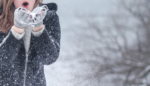 Не чешите нос: помогут ли зимние перчатки защититься от коронавируса