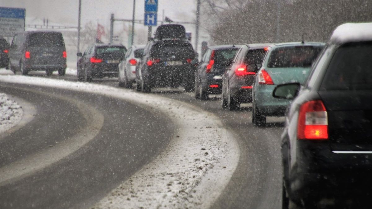 На выходных из-за погодных условий дорожники усилят контроль за трассами Алтая 
