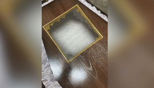 В Барнауле начали продавать гробы с окошком для умерших от COVID-19