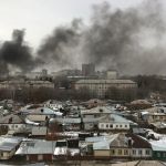 Жар до дороги: жилой дом загорелся в частном секторе Барнаула