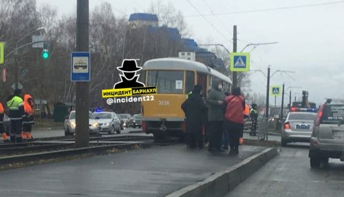 Под колесами трамвая в Барнауле погибла пожилая женщина