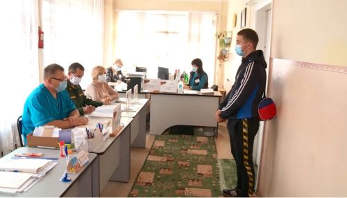 Осенний призыв: как новобранцев отправляют в армию в условиях пандемии на Алтае