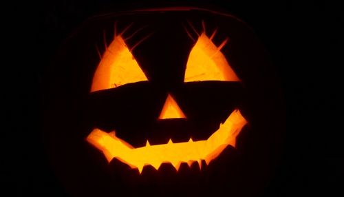 Голова Джека: вырезаем праздничный фонарь на Хэллоуин из тыквы