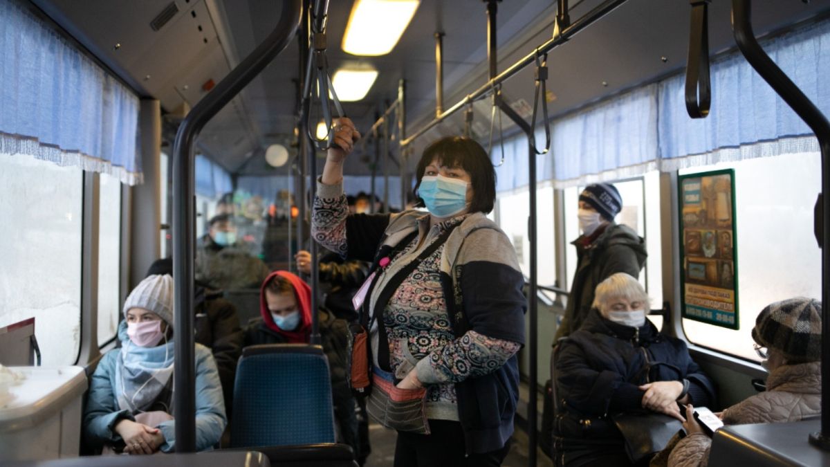 "Я право имею". Как антимасочники атакуют общественный транспорт Барнаула