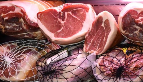 Житель алтайского села украл 25 кг мяса и съел его совместно с другом