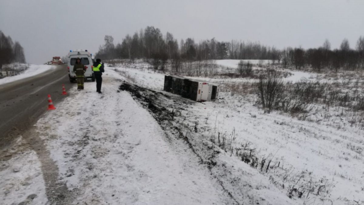 В ДТП с автобусом на трассе Бийск-Новокузнецк пострадало 8 человек 
