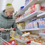 Россияне начали скупать товары и продукты впрок в ожидании нового карантина