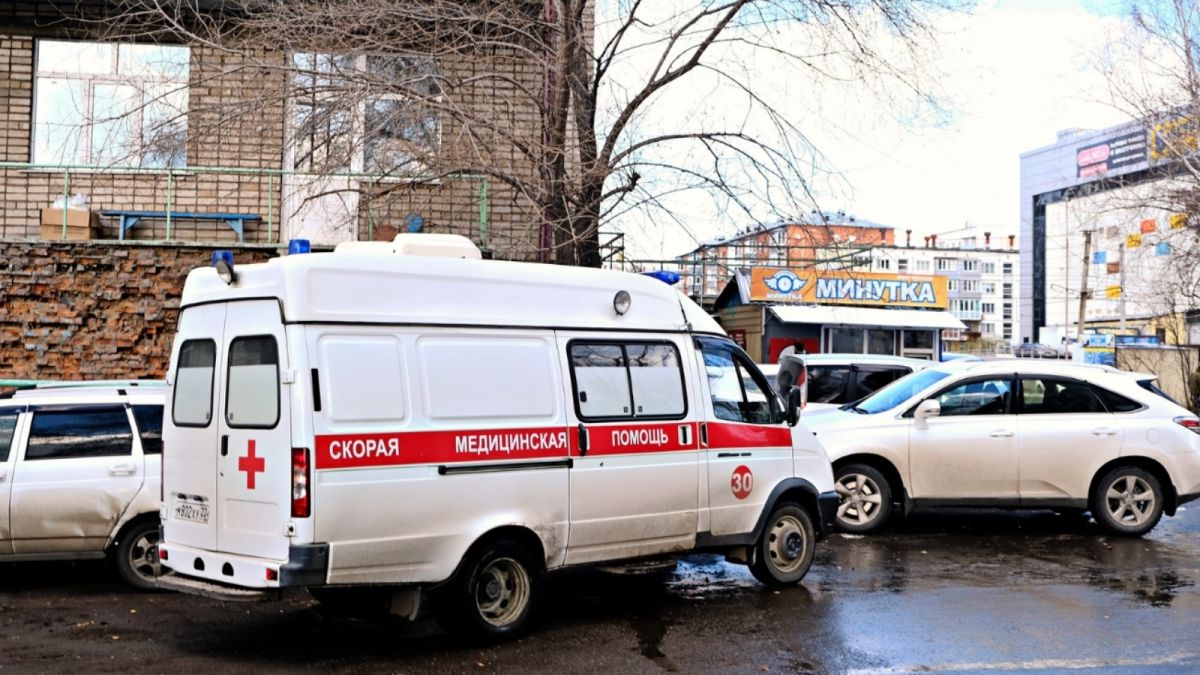 "Коммерсантъ": сколько коек в госпиталях не хватает Алтайскому краю 