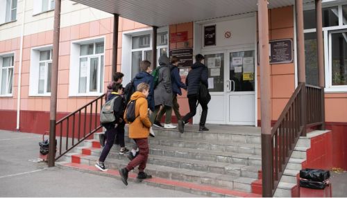 Пять школ в Барнауле вышли с осенних каникул раньше срока