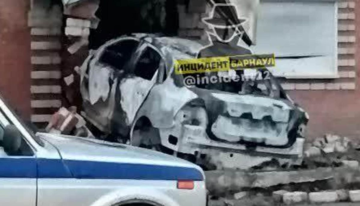 Инцидент алтайское. Авария с автобусом Залесово от 4 ноября. Алтайский автогонщик видео ДТП Новоалтайск.