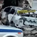 На Алтае иномарка врезалась в здание магазина и сгорела – водитель погиб