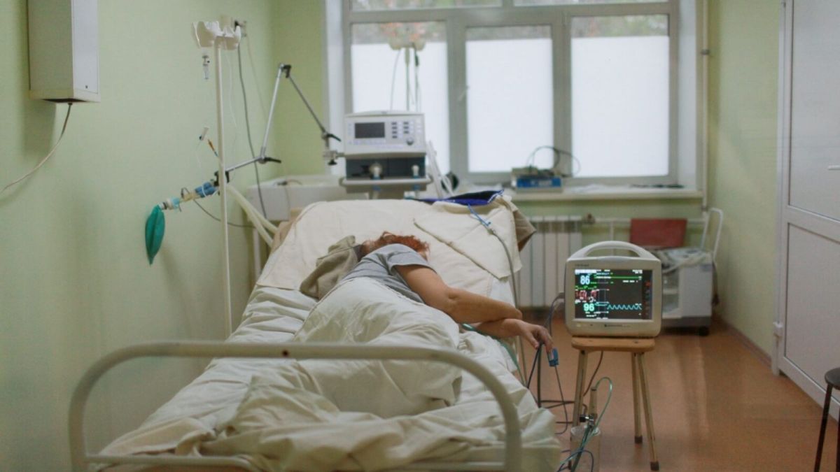 Количество коек увеличат в ковидных госпиталях Бийска – число больных растет