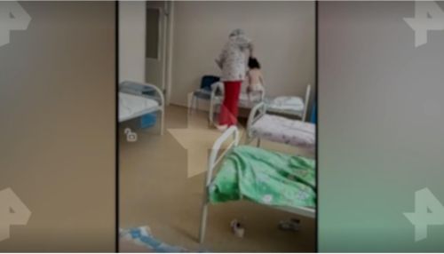 В Новосибирске медсестра схватила ребенка за волосы и швырнула на кровать