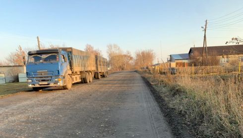 Рушатся дома: жители алтайского села просят избавить их от КамАЗов со свеклой