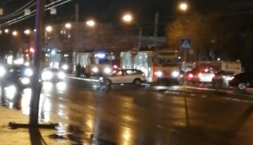 В Барнауле из-за ДТП на трамвайных путях встало движение