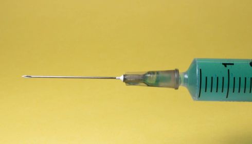 Алтайским медикам в ноябре начнут ставить вакцину от коронавируса