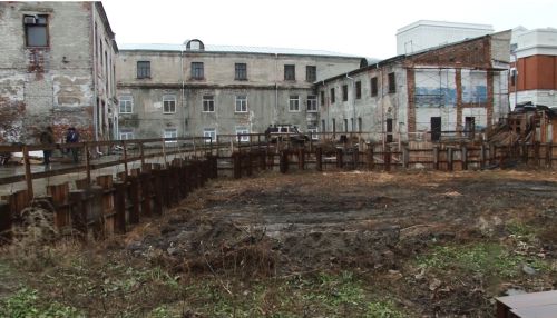 Историческое здание Барнаула может рухнуть из-за очередной стройки