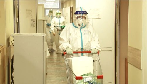 Как изменился ковидный госпиталь в Барнауле после приезда красноярских врачей