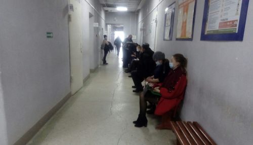 Почему в Барнауле внезапно исчезли огромные очереди в поликлиниках