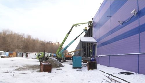 В Барнауле показали ход строительства ковидного госпиталя в Посуда Центре