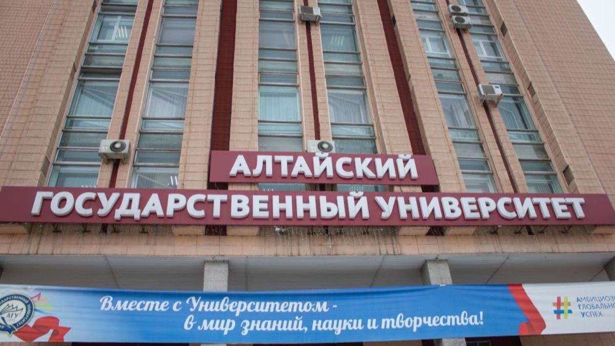 "Мы не готовы умирать от ковида": студенты АлтГУ требуют отправить их на дистант