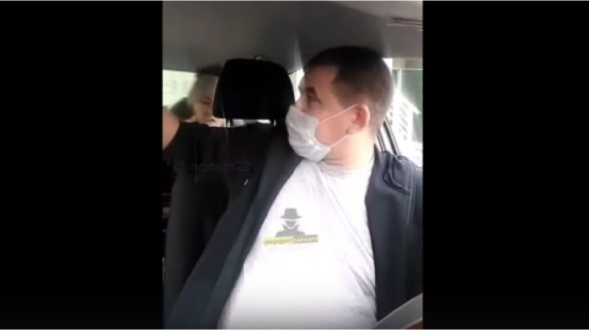 В Барнауле таксист получил по лицу за отказ везти пассажирку без маски