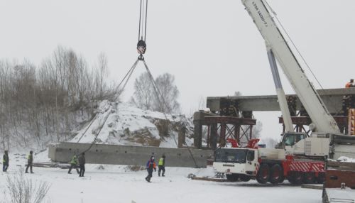 На развязке Чуйского тракта под Барнаулом временно изменили схему движения