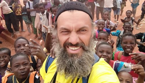 Антон Кротов рассказал барнаульцам о путешествии автостопом по Африке