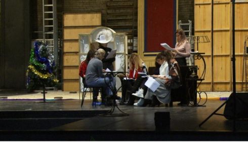 Барнаульские предприниматели сыграют в спектакле Восемь любящих женщин