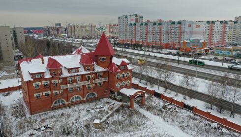 Борис Князев назвал барнаульский недострой замком и вновь выставил на продажу