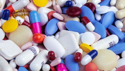Дефицит антиковидных лекарств обнаружили в алтайских аптеках