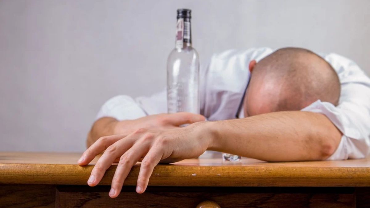 Эксперт рассказал, как избежать алкогольного отравления на Новый год