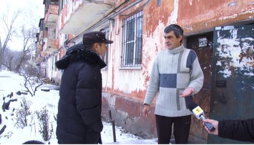 Шум и вонь: сомнительные квартиранты терроризируют жильцов двухэтажки в Барнауле