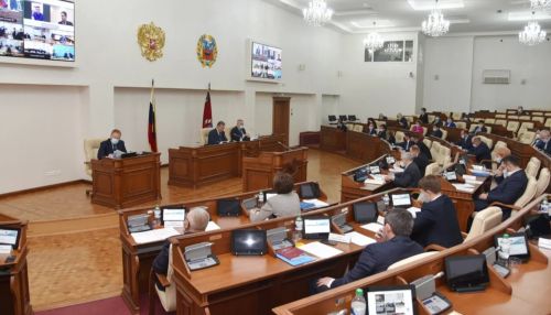 С самогонкой, но без танцев: депутаты поспорили о трактовке указа Томенко