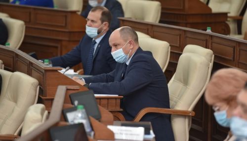 Бюджет Алтайского края принят на сессии АКЗС с поправками Единой России