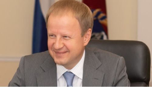 Самый душевный праздник: губернатор Томенко поздравил мам Алтайского края