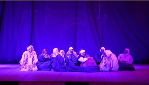 На Алтае электрики и участковые сыграли в спектакле-абсурде